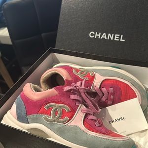 Chanel sneakers size 37 1/2